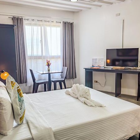 Av Suites Пуерто-Галера Екстер'єр фото